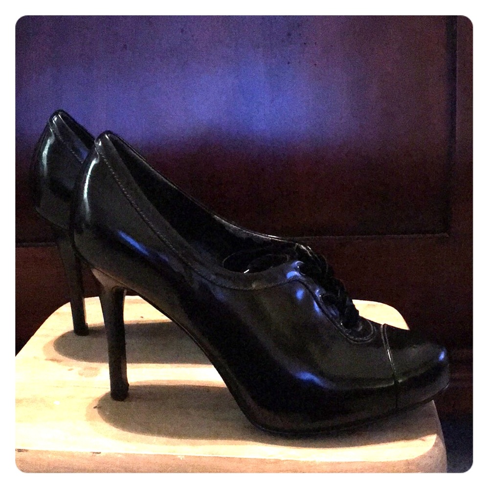 Patent leather black heels
